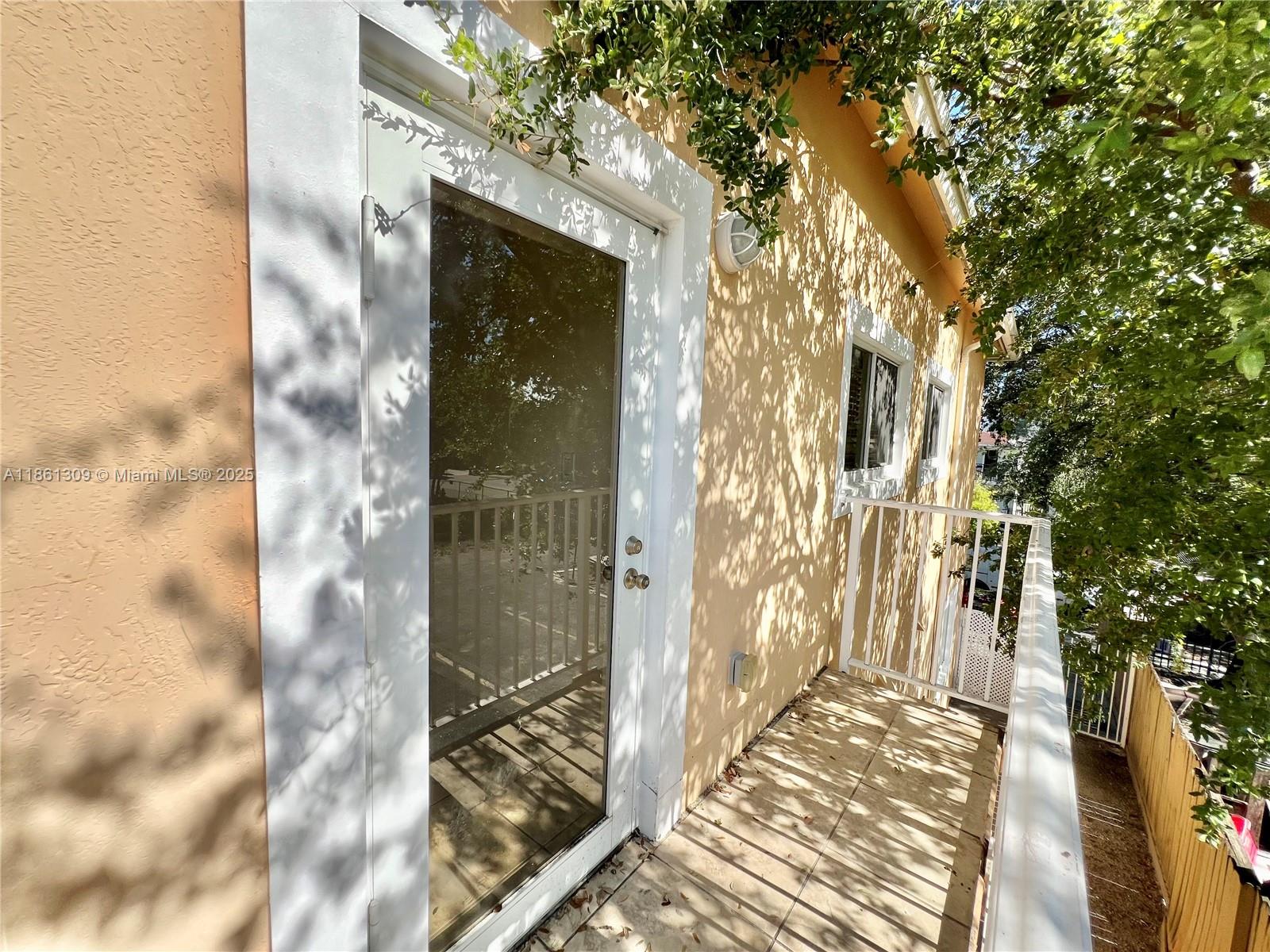 1253 SW 2nd St # 202