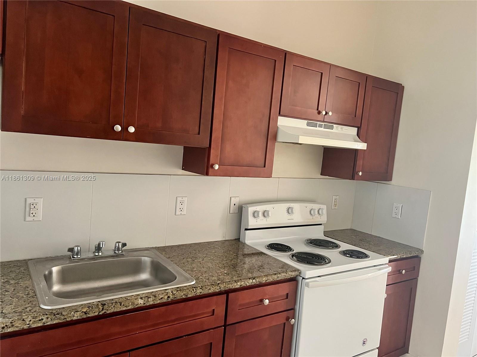 1253 SW 2nd St # 202