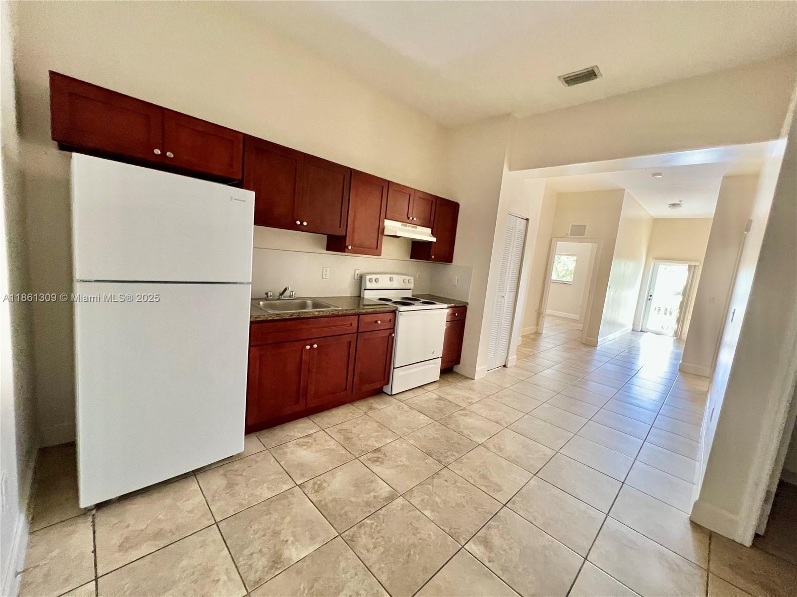 1253 SW 2nd St # 202