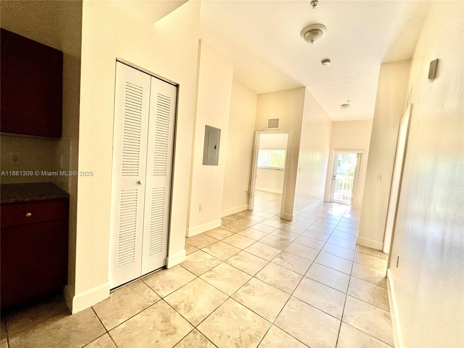 1253 SW 2nd St # 202