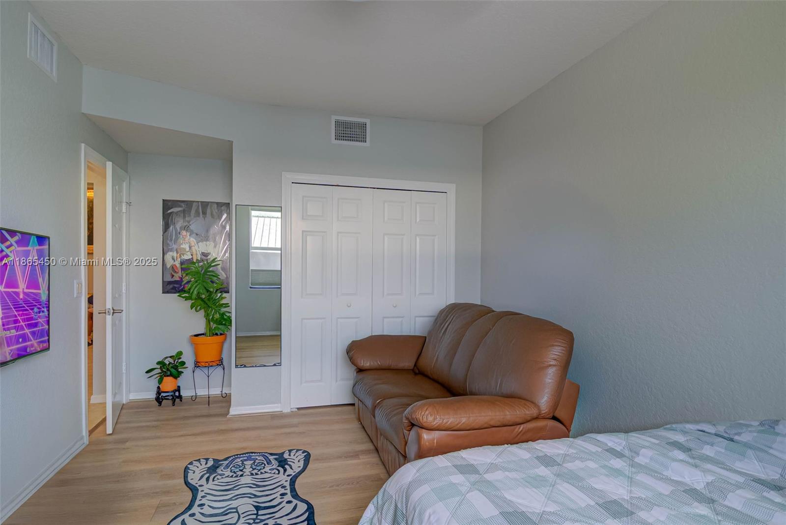 1050 Hancock Creek South Blvd # 203