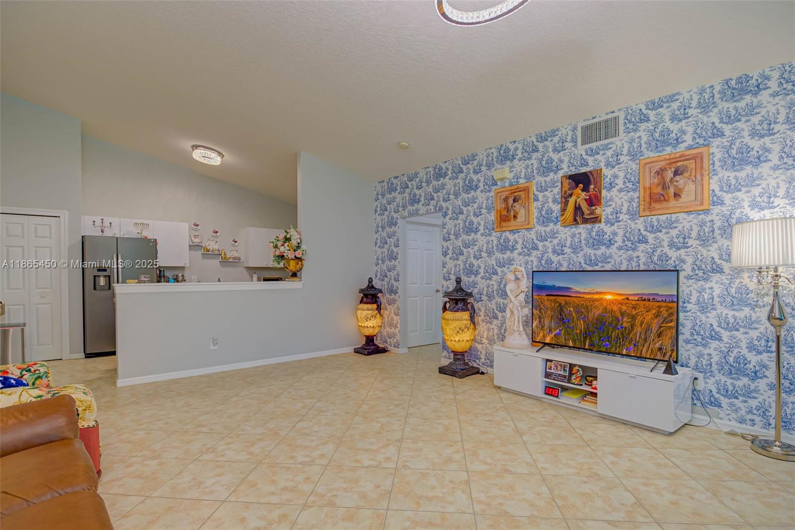 1050 Hancock Creek South Blvd # 203