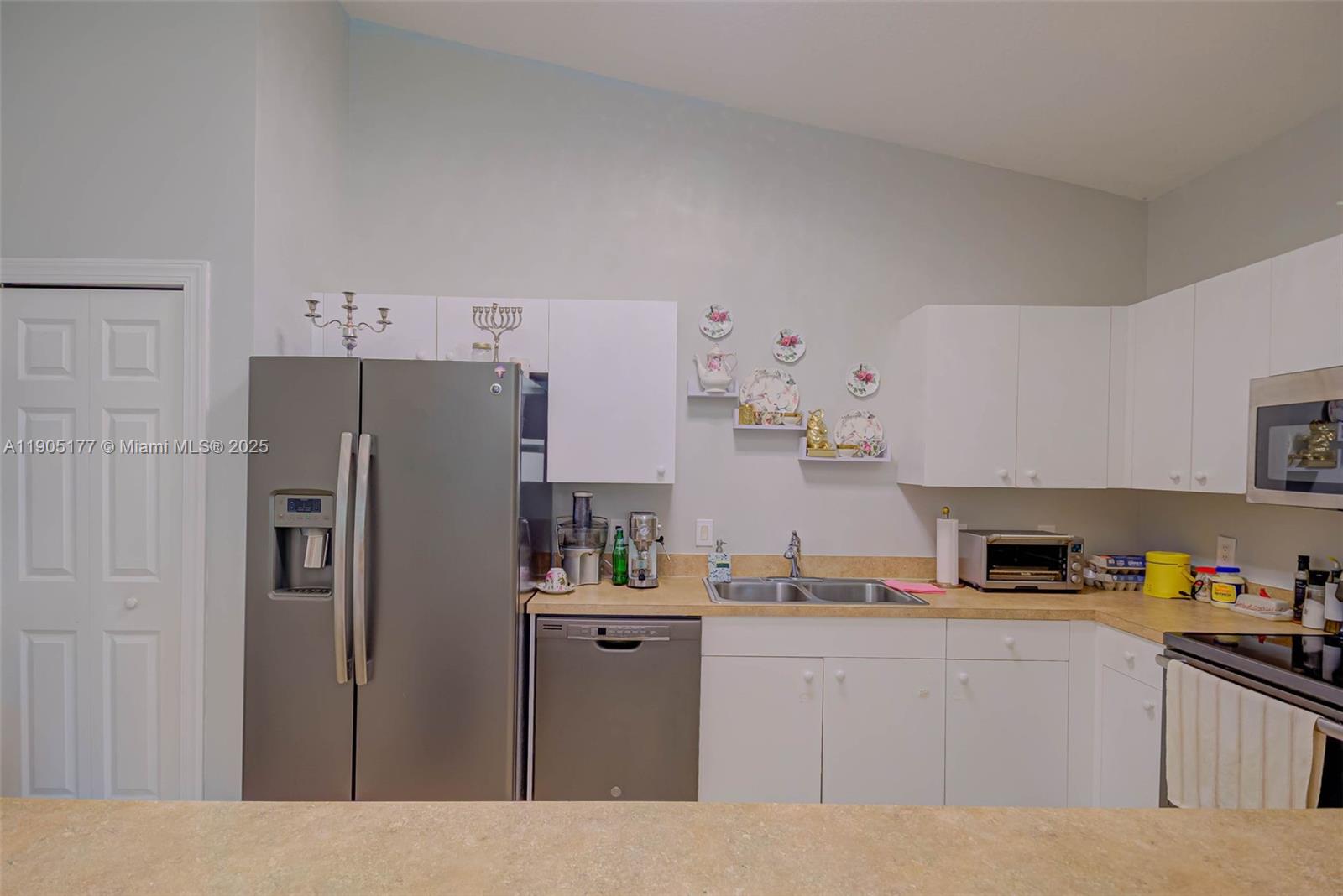 1050 Hancock Creek South Blvd # 203