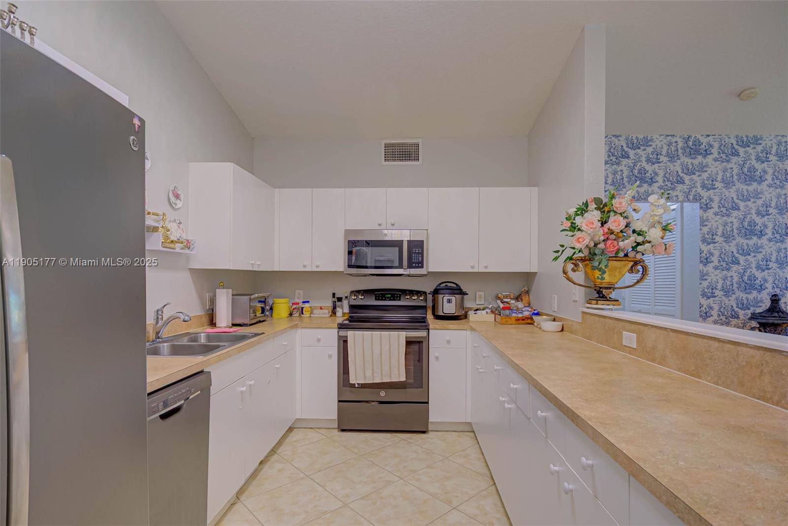 1050 Hancock Creek South Blvd # 203