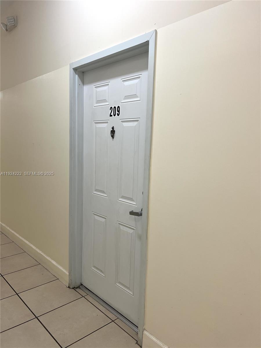 1253 SW 2nd St # 209