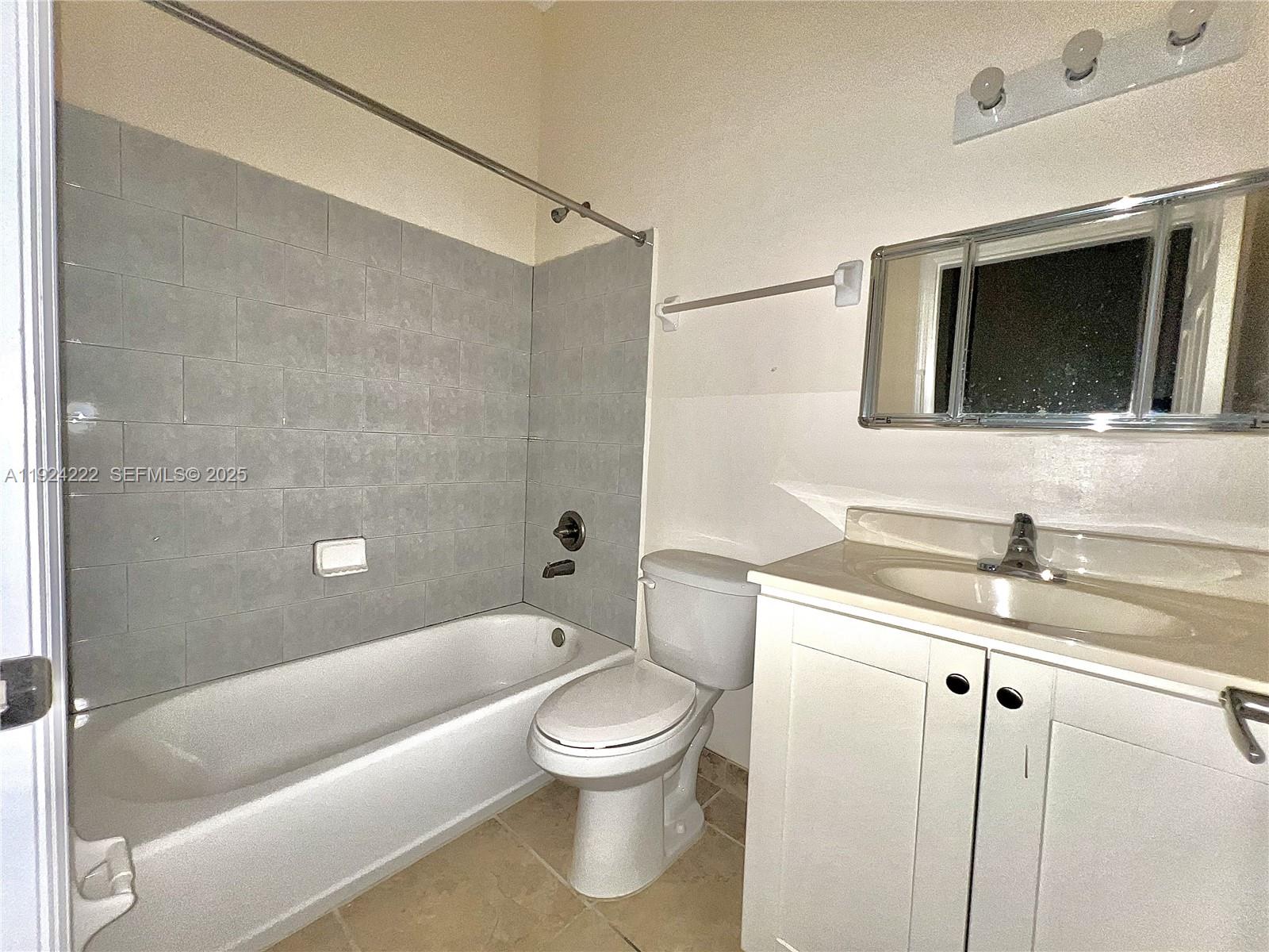 1253 SW 2nd St # 209