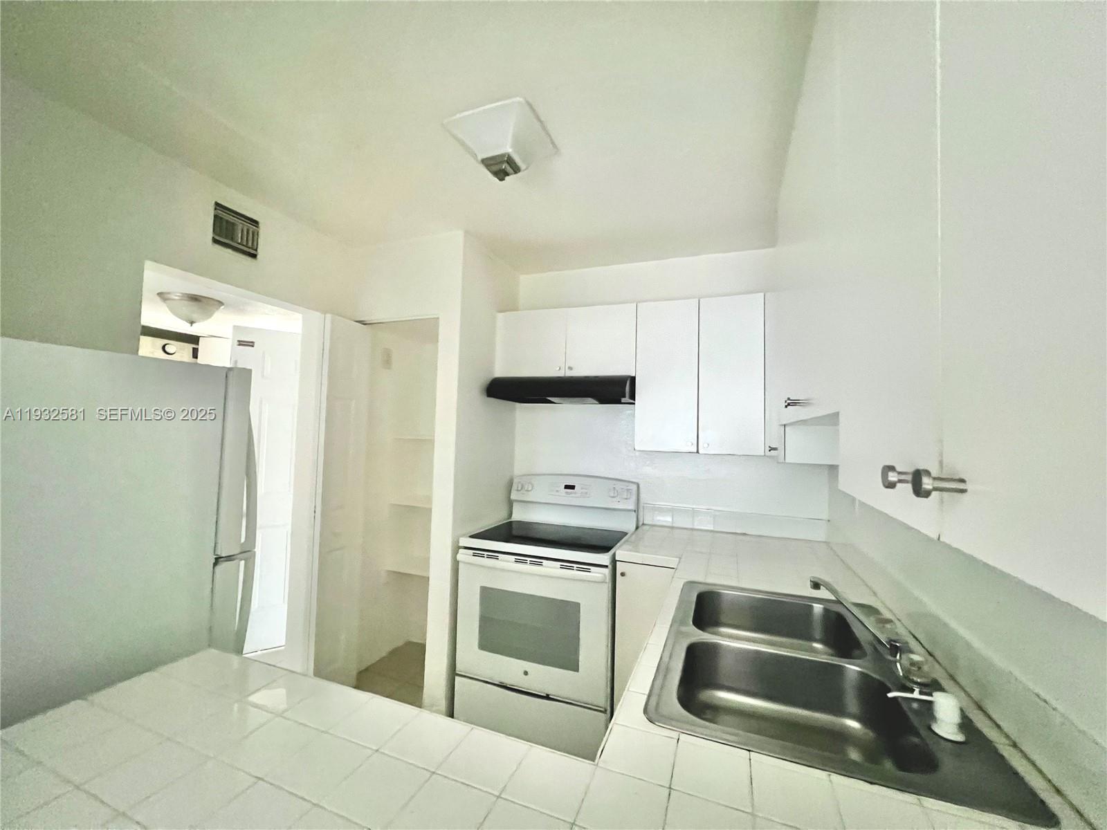 1305 W 46th St # 121