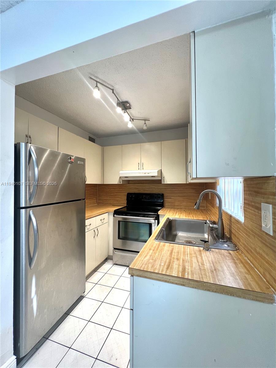 5930 W 25th Ct # 103