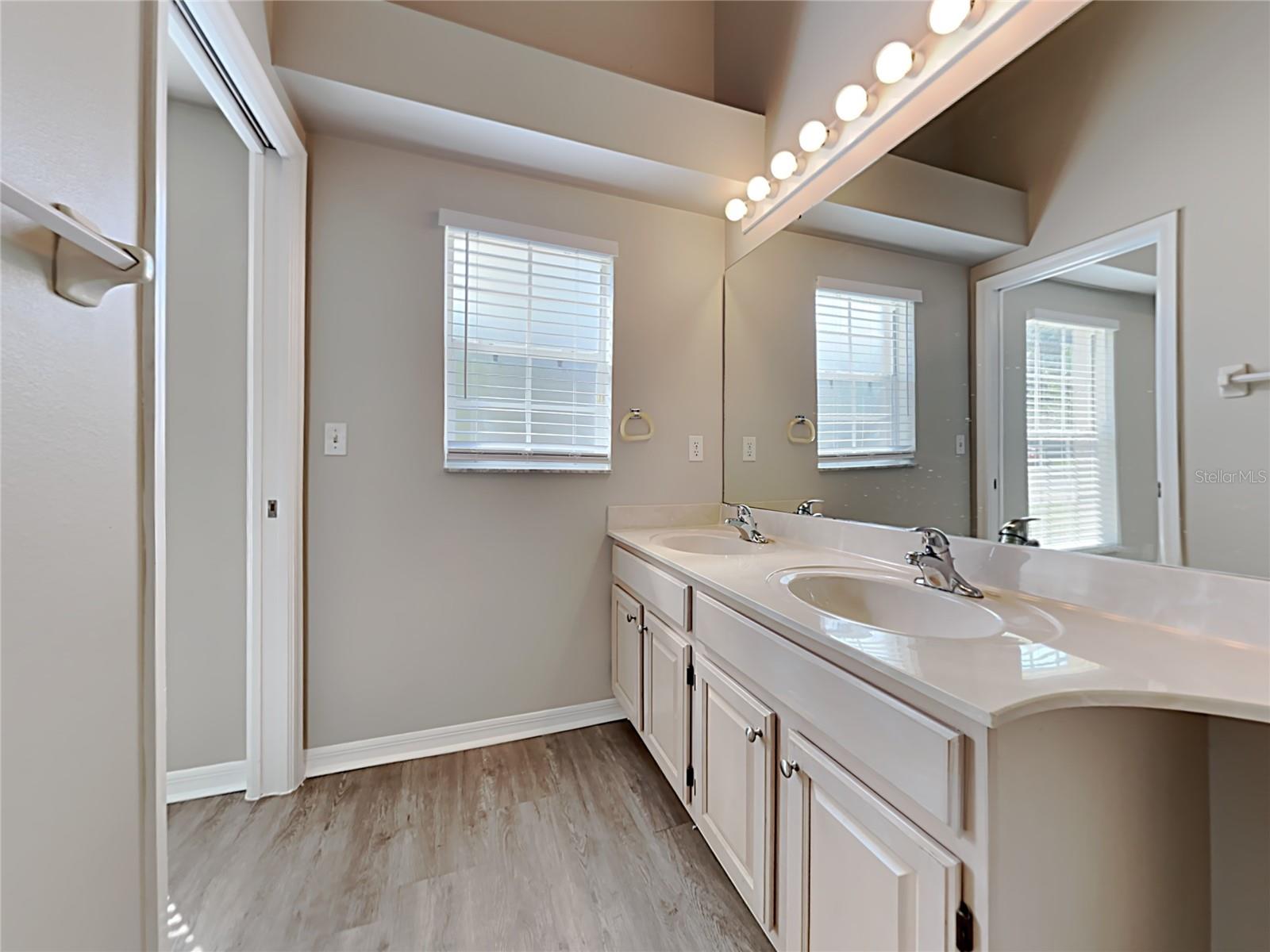 973 PIEDMONT OAKS DR