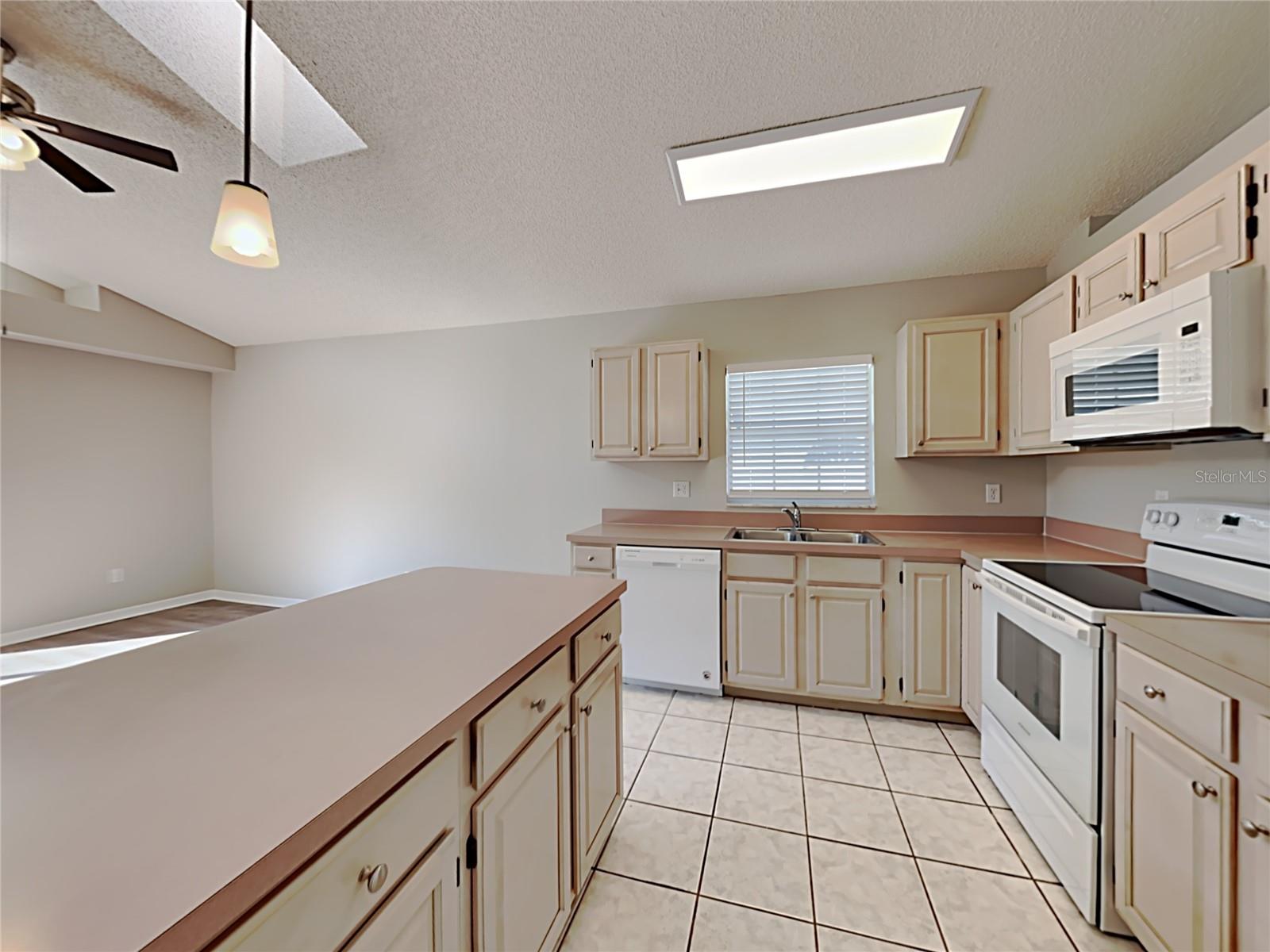 973 PIEDMONT OAKS DR