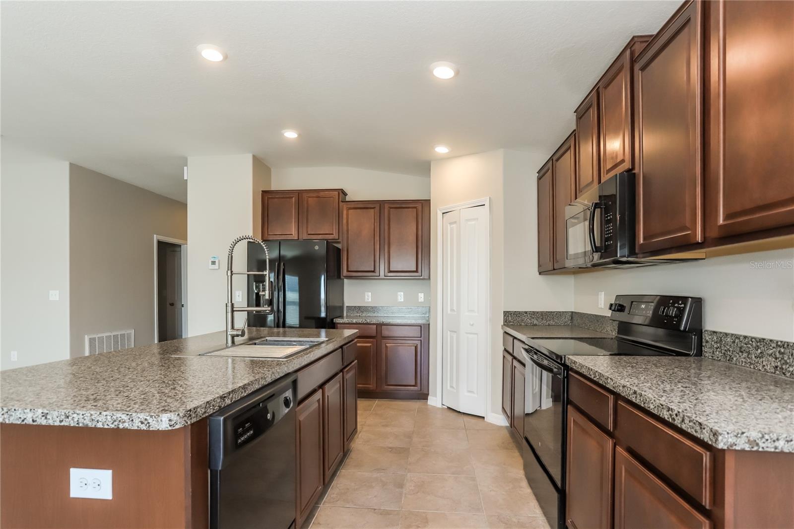 10204 CARLOWAY HILLS DR