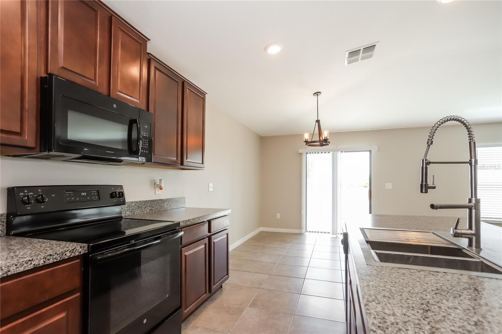 10204 CARLOWAY HILLS DR