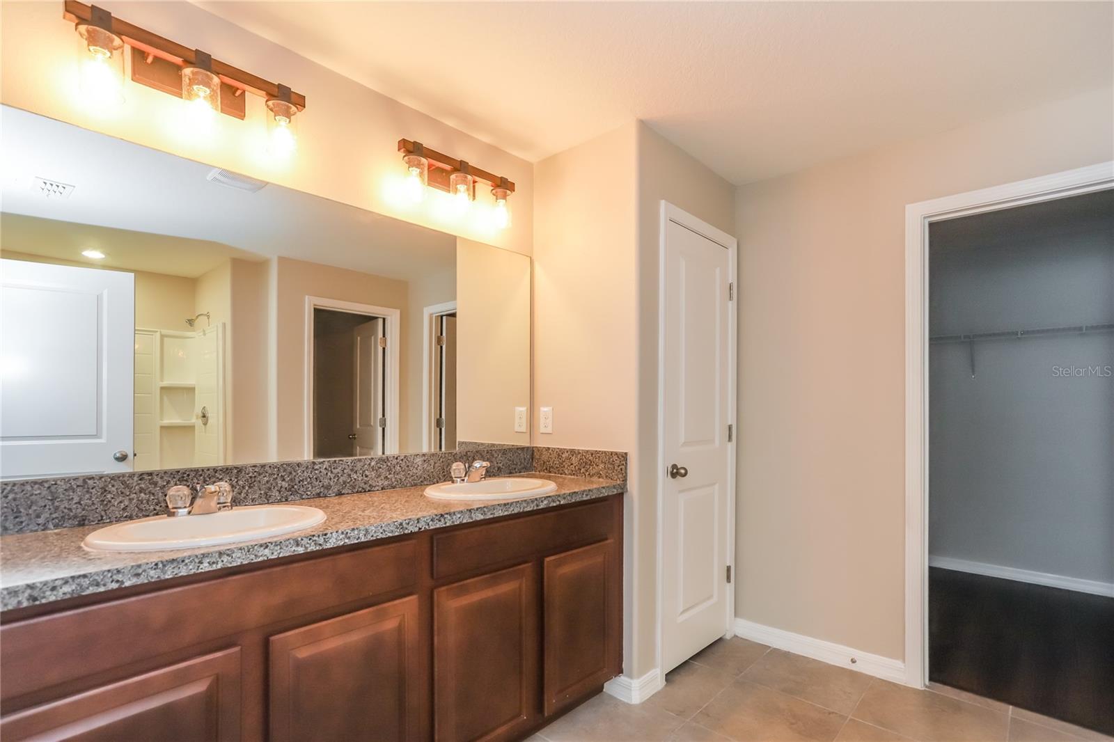 10204 CARLOWAY HILLS DR