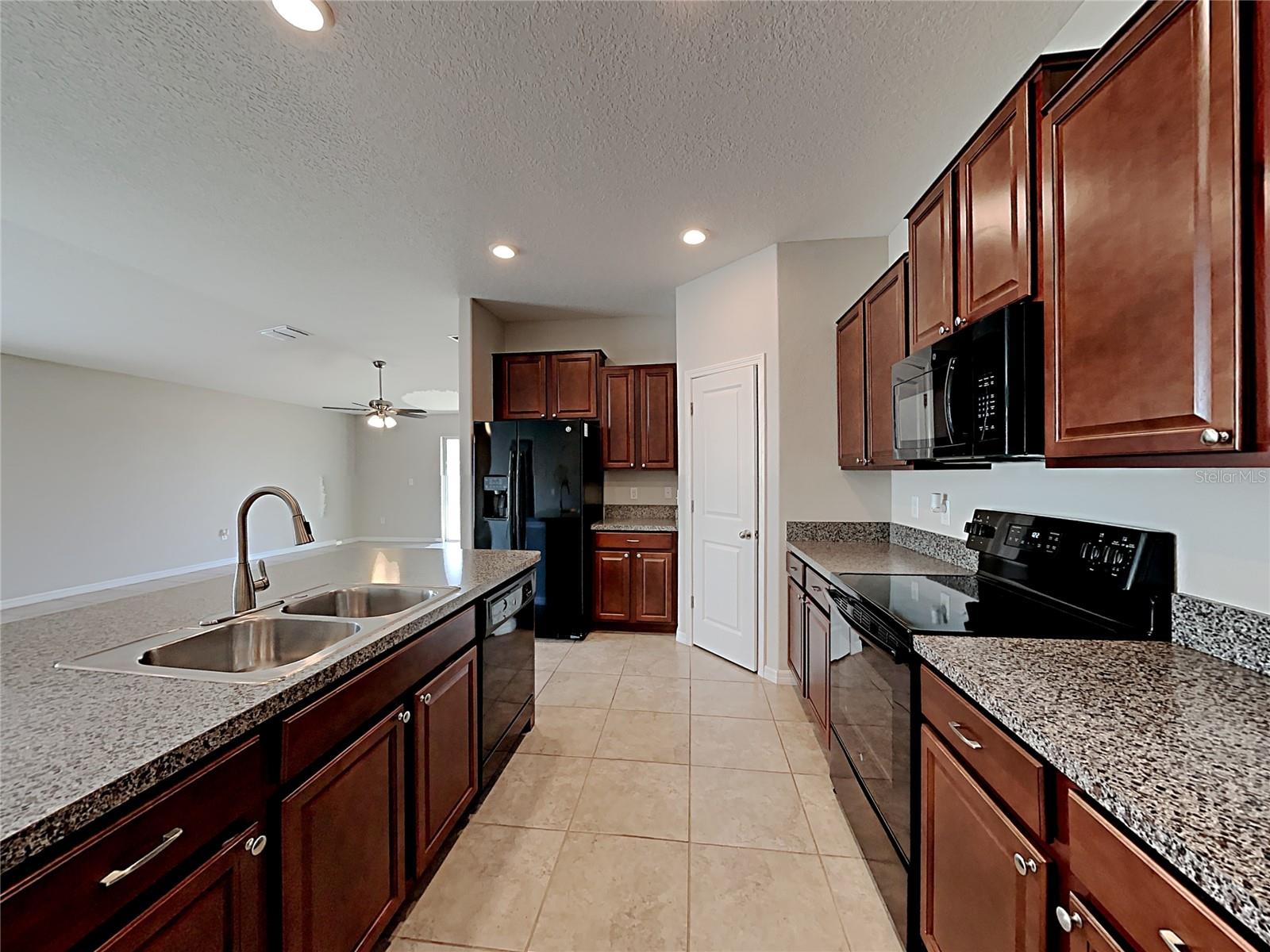 7235 SOMERSET POND DR