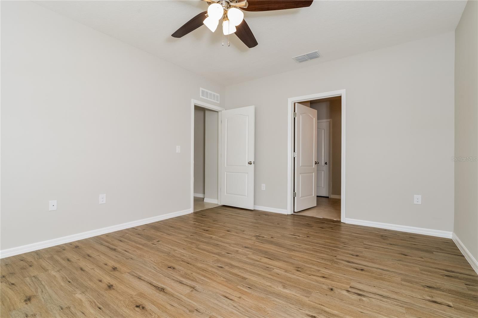 1754 POINT O WOODS CT