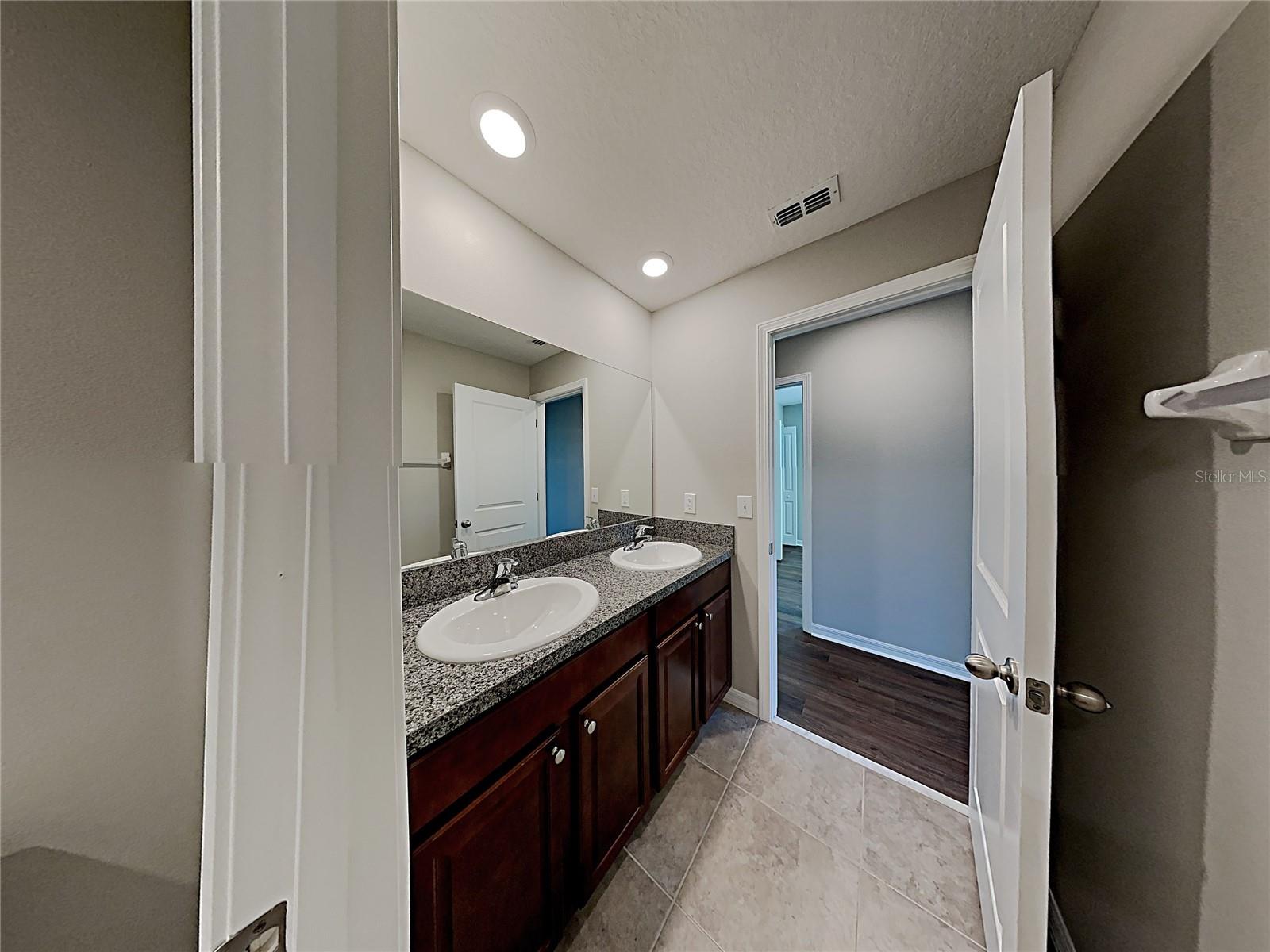 5125 WHITE CHICORY DR