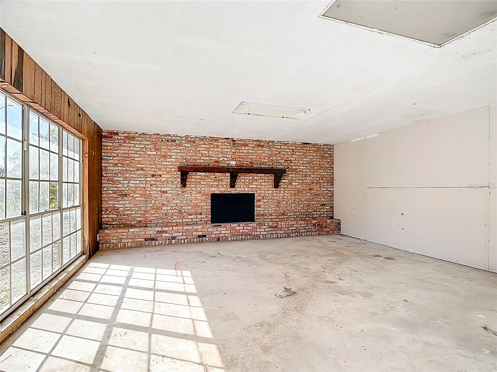 108 AVENUE A WAHNETA E #A