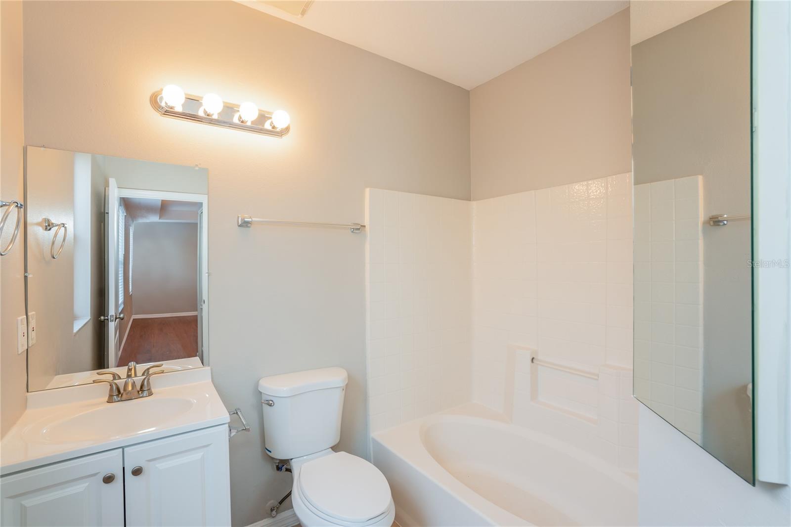 1011 LAKE SHORE RANCH DR