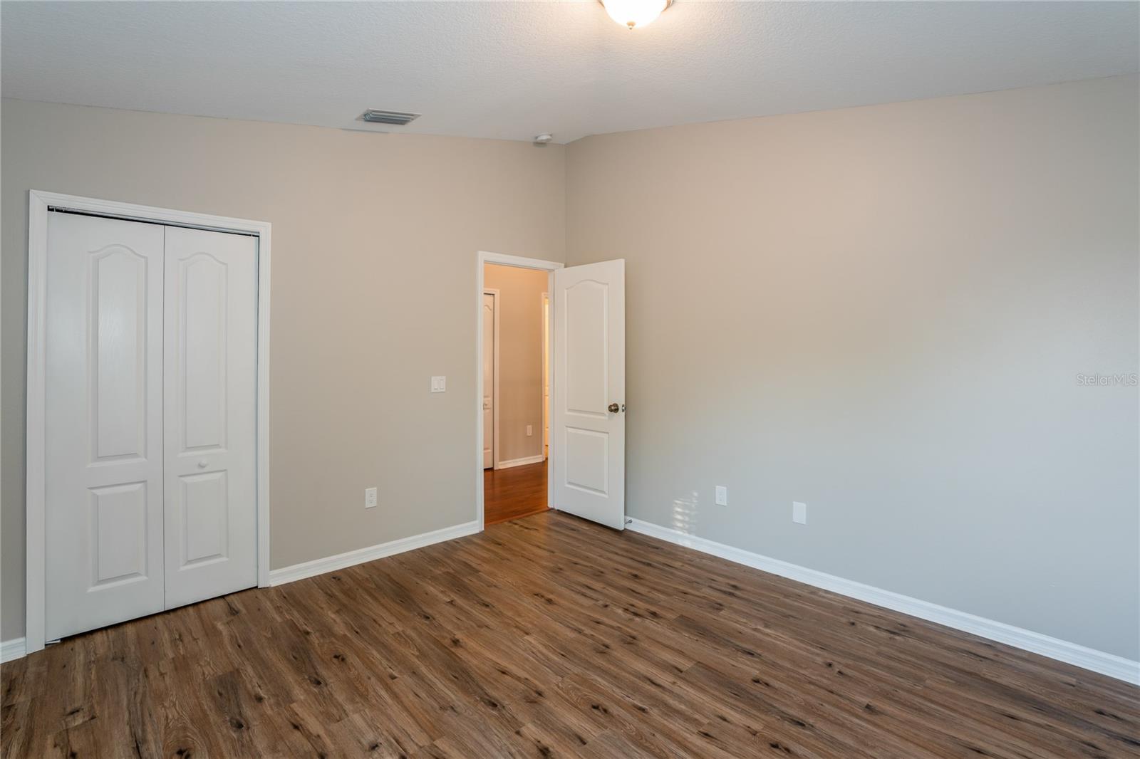 1011 LAKE SHORE RANCH DR