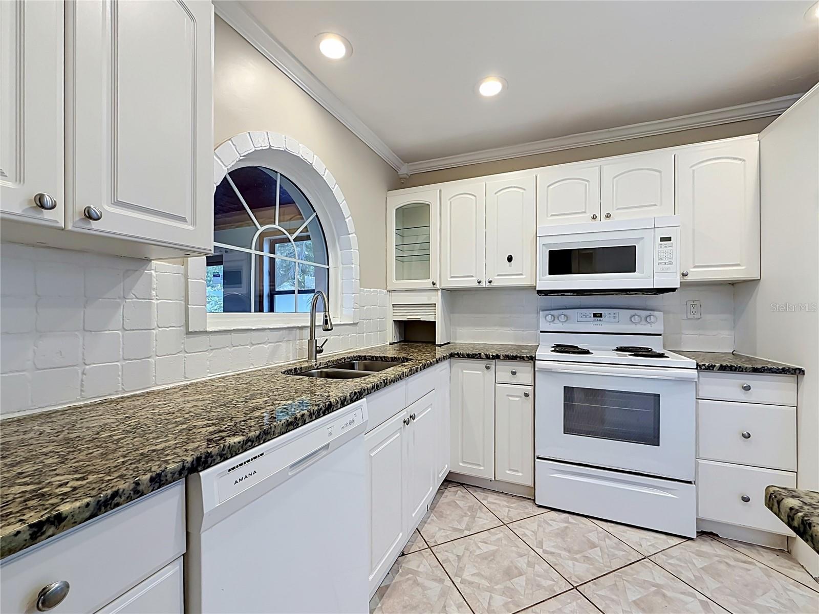 2825 WENDOVER TER