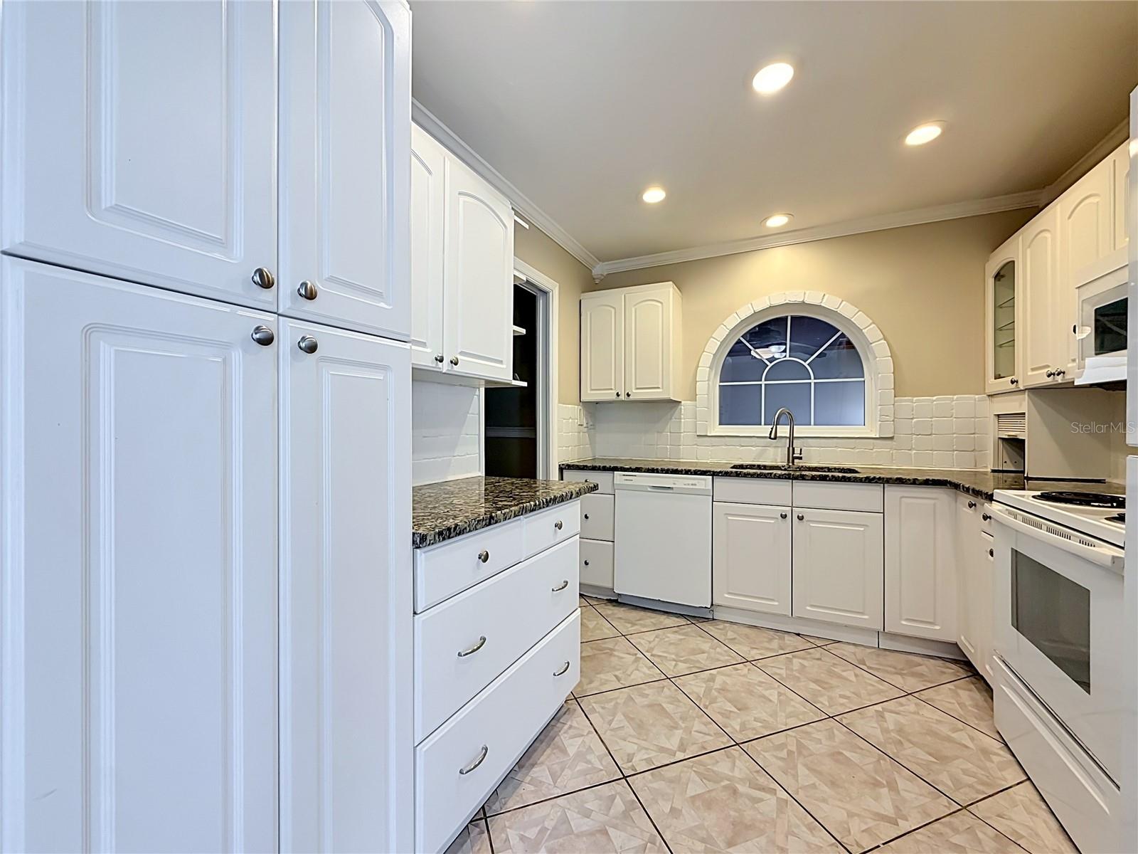 2825 WENDOVER TER