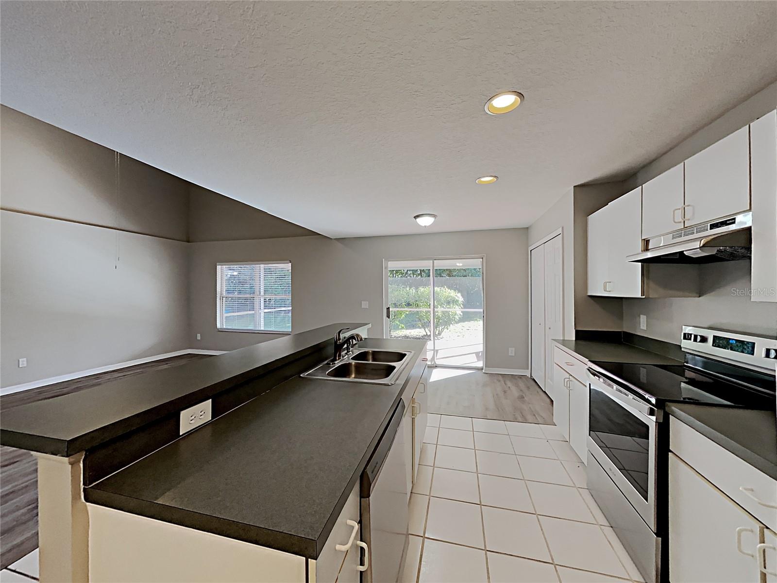 2184 HEATHWOOD CIR