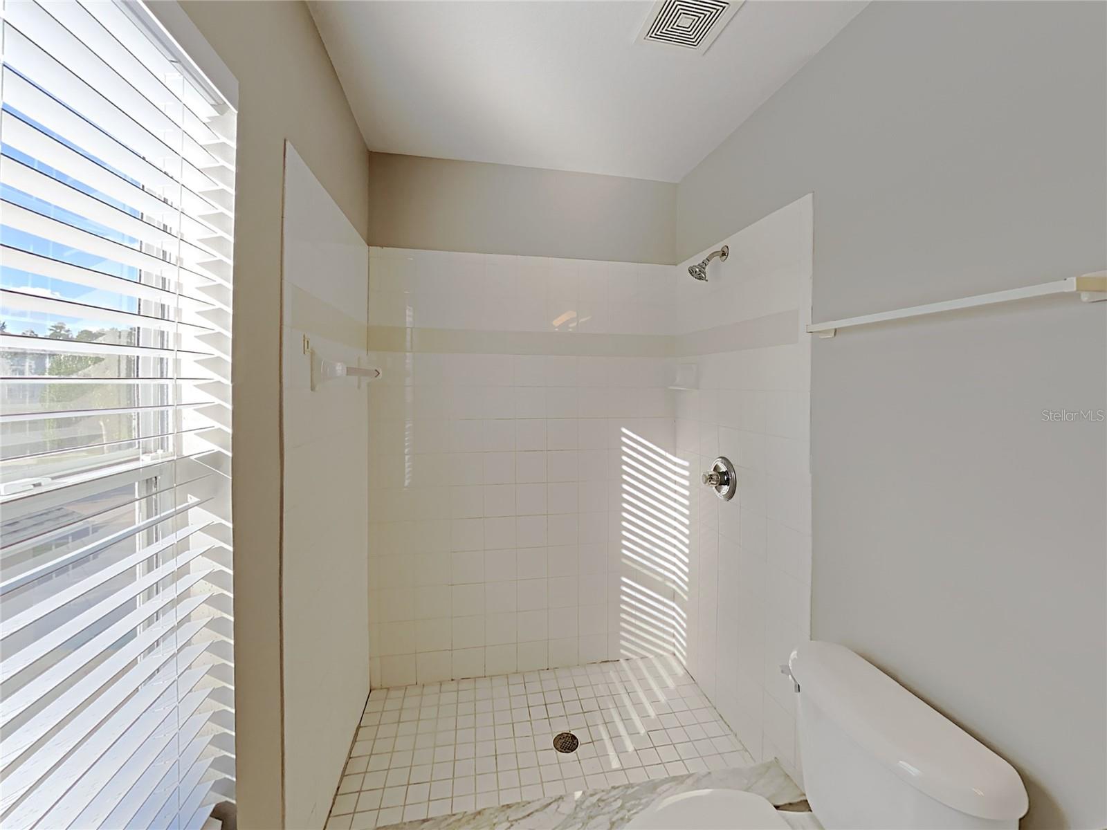 2184 HEATHWOOD CIR