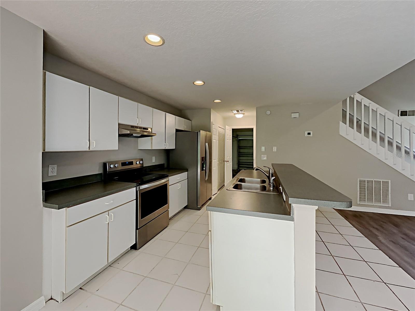 2184 HEATHWOOD CIR