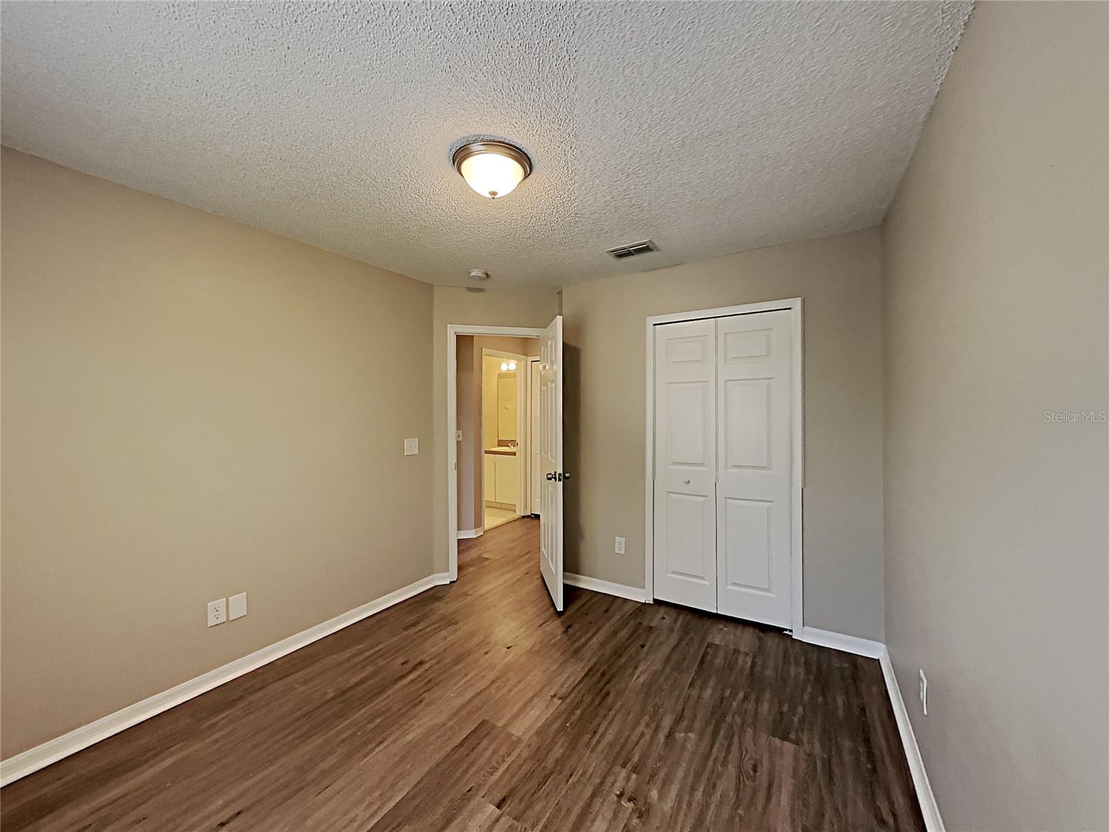2184 HEATHWOOD CIR