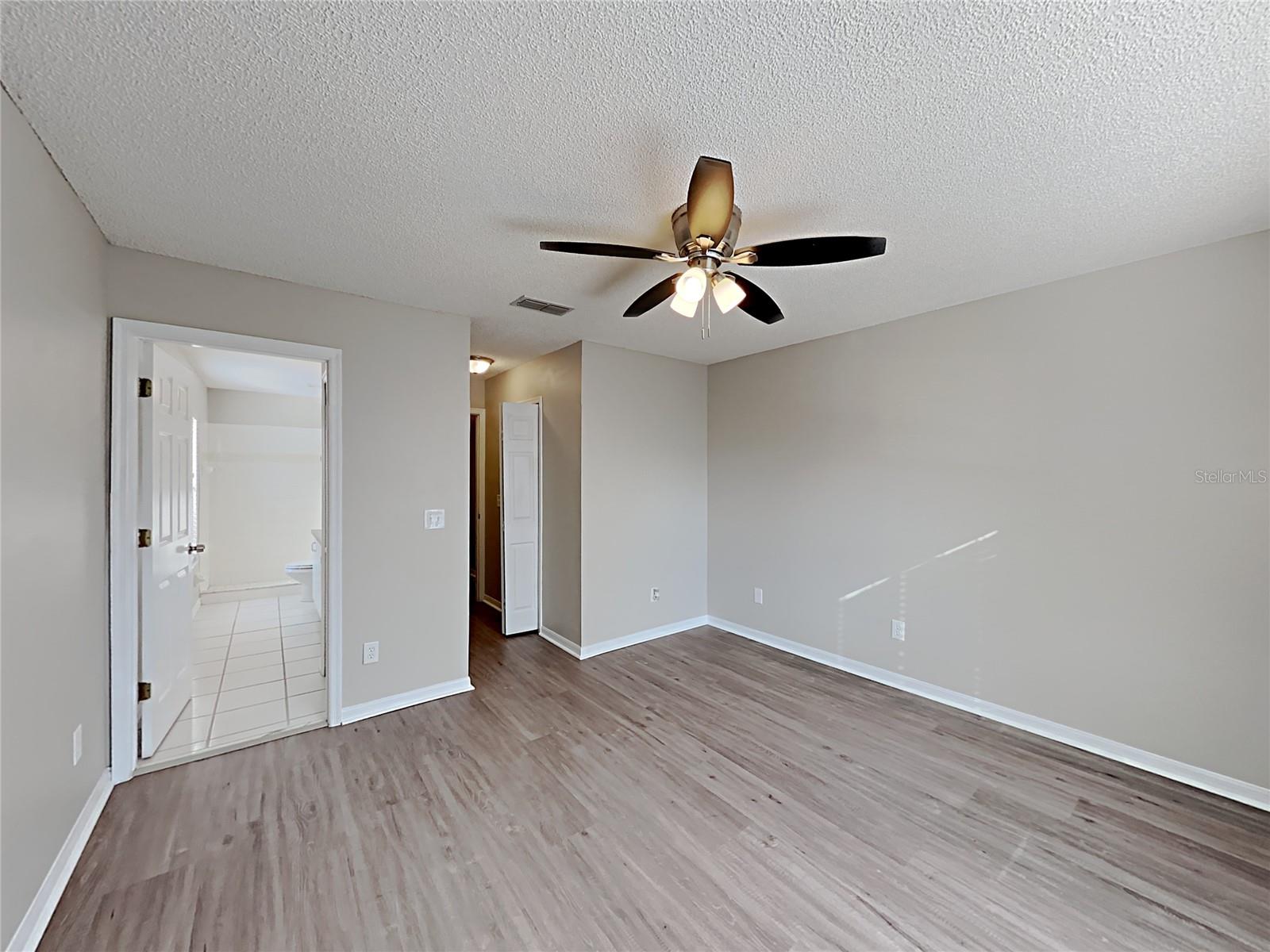 2184 HEATHWOOD CIR