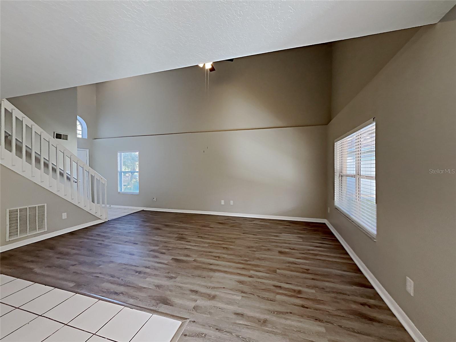 2184 HEATHWOOD CIR