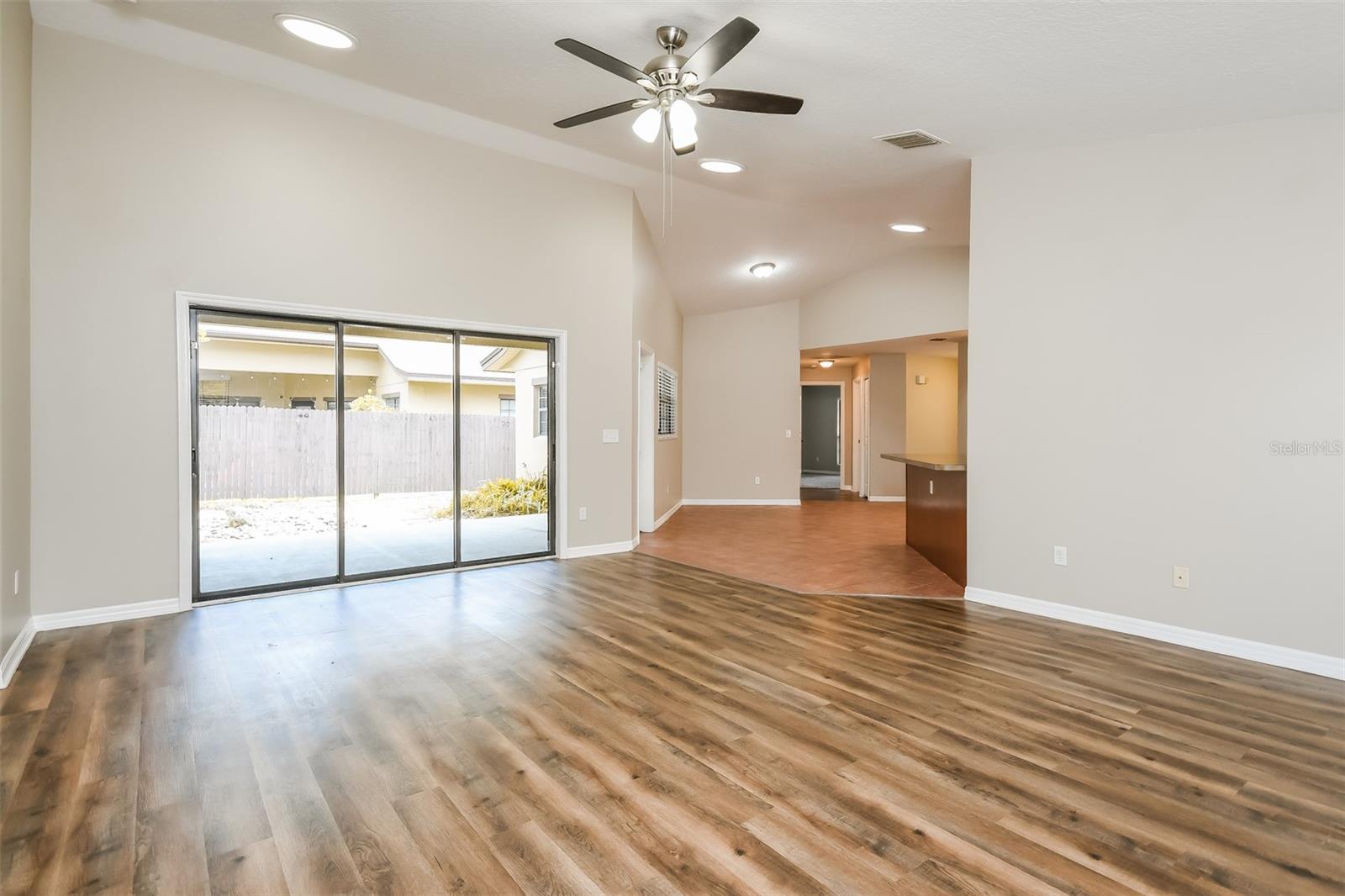 405 CENTER ST