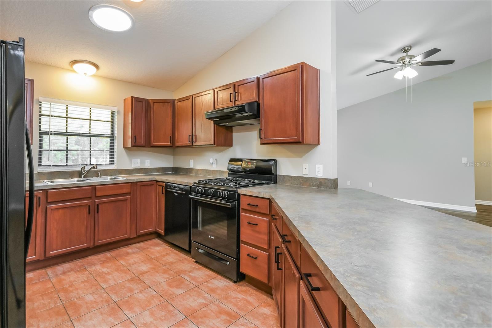 405 CENTER ST