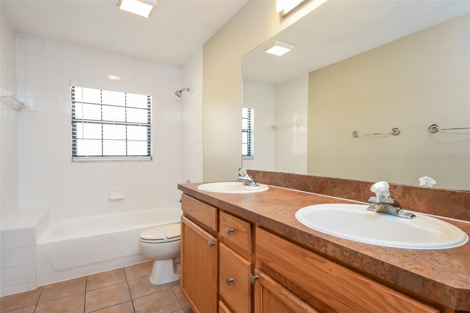 405 CENTER ST