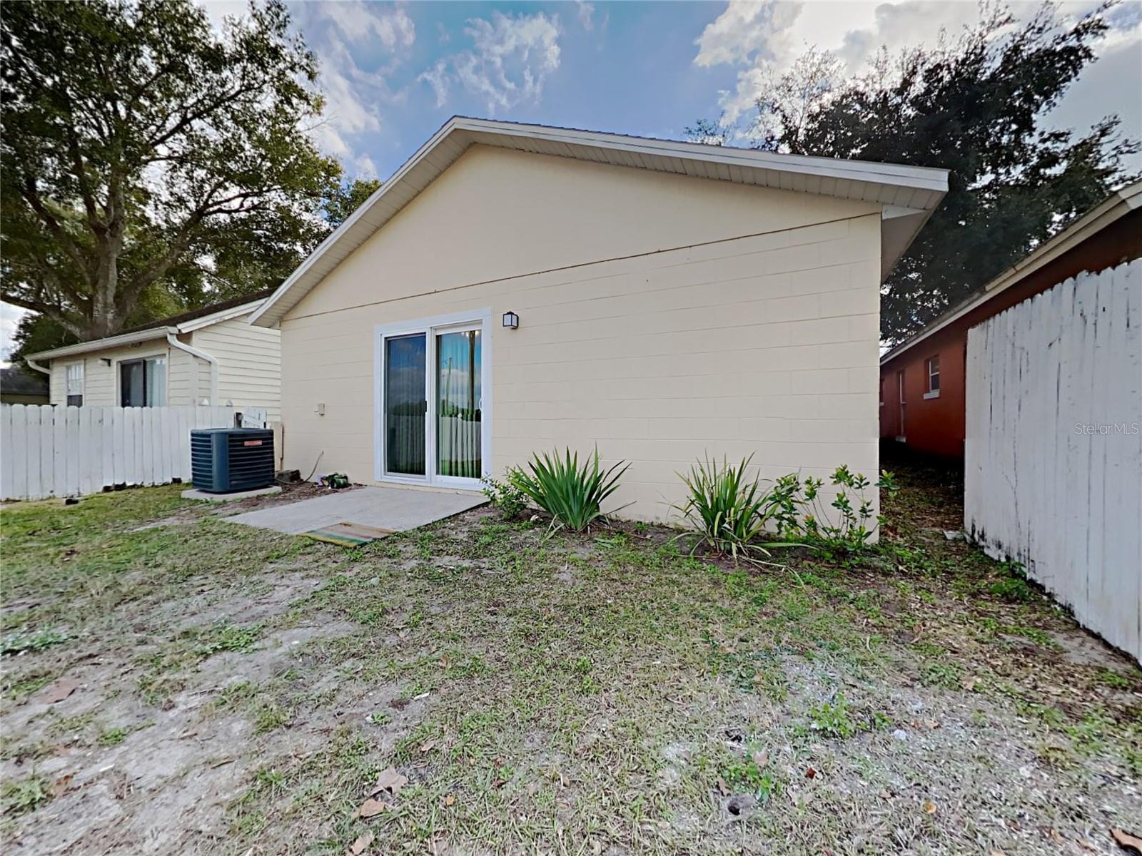 1604 CHATHAM CIR