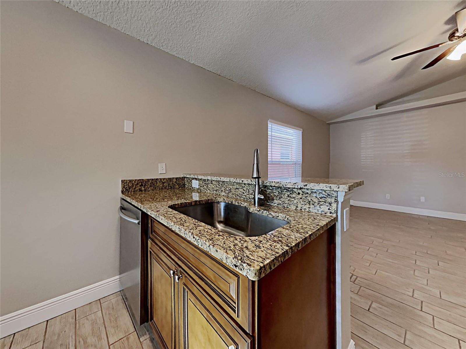 1604 CHATHAM CIR