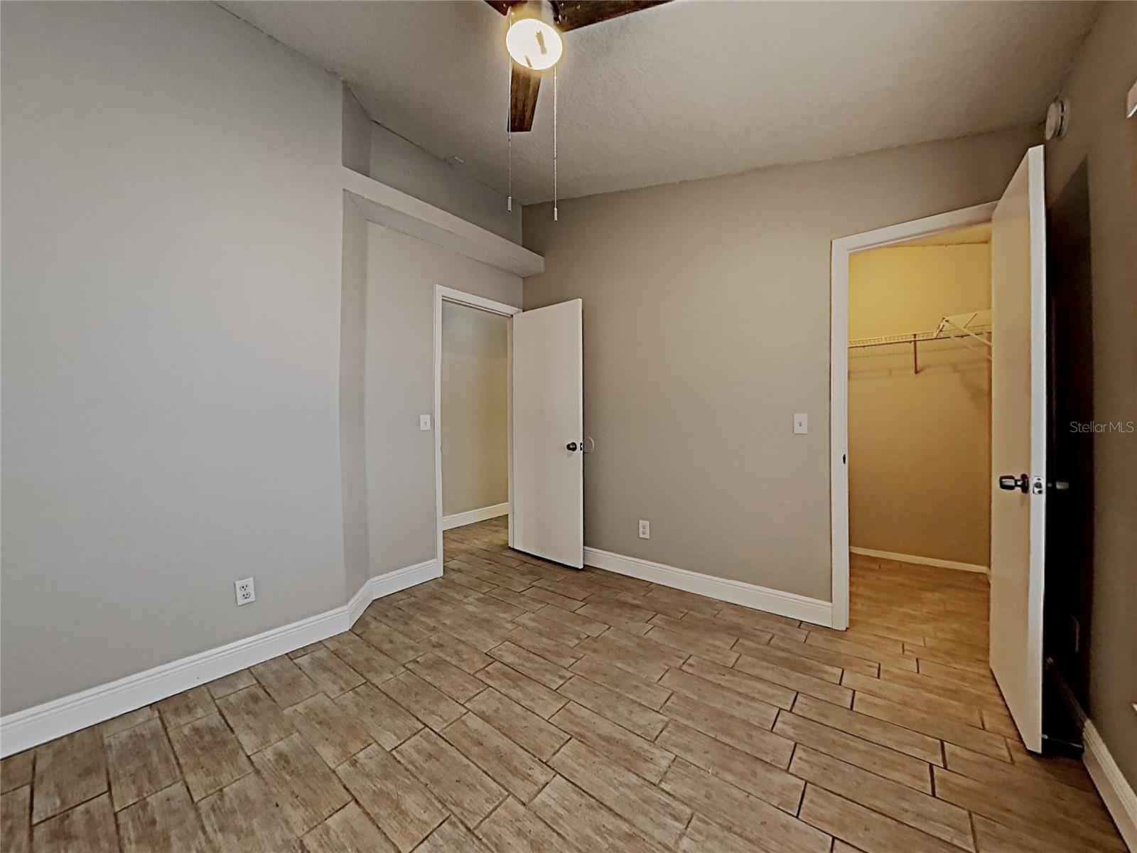 1604 CHATHAM CIR