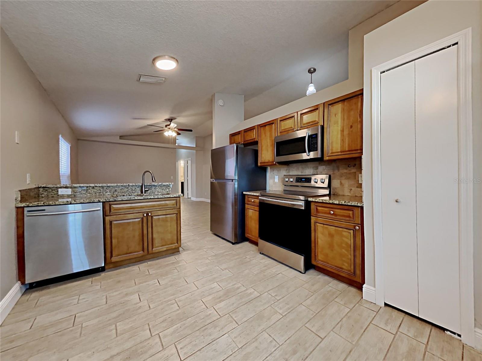 1604 CHATHAM CIR