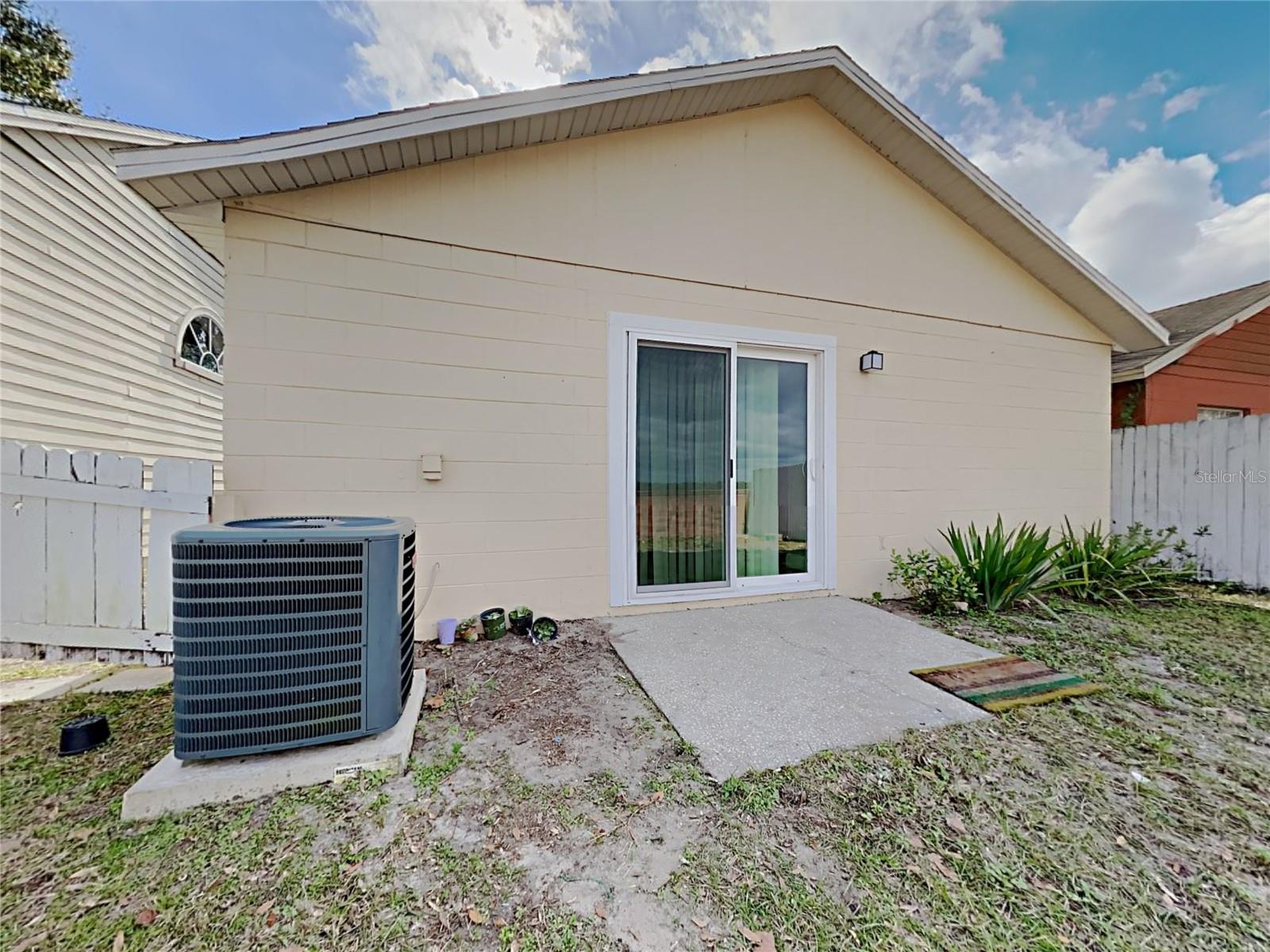 1604 CHATHAM CIR