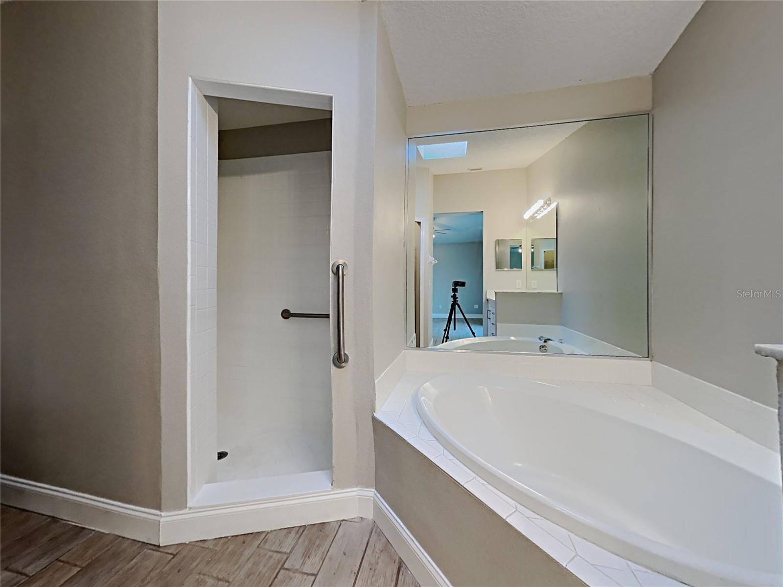 1604 CHATHAM CIR