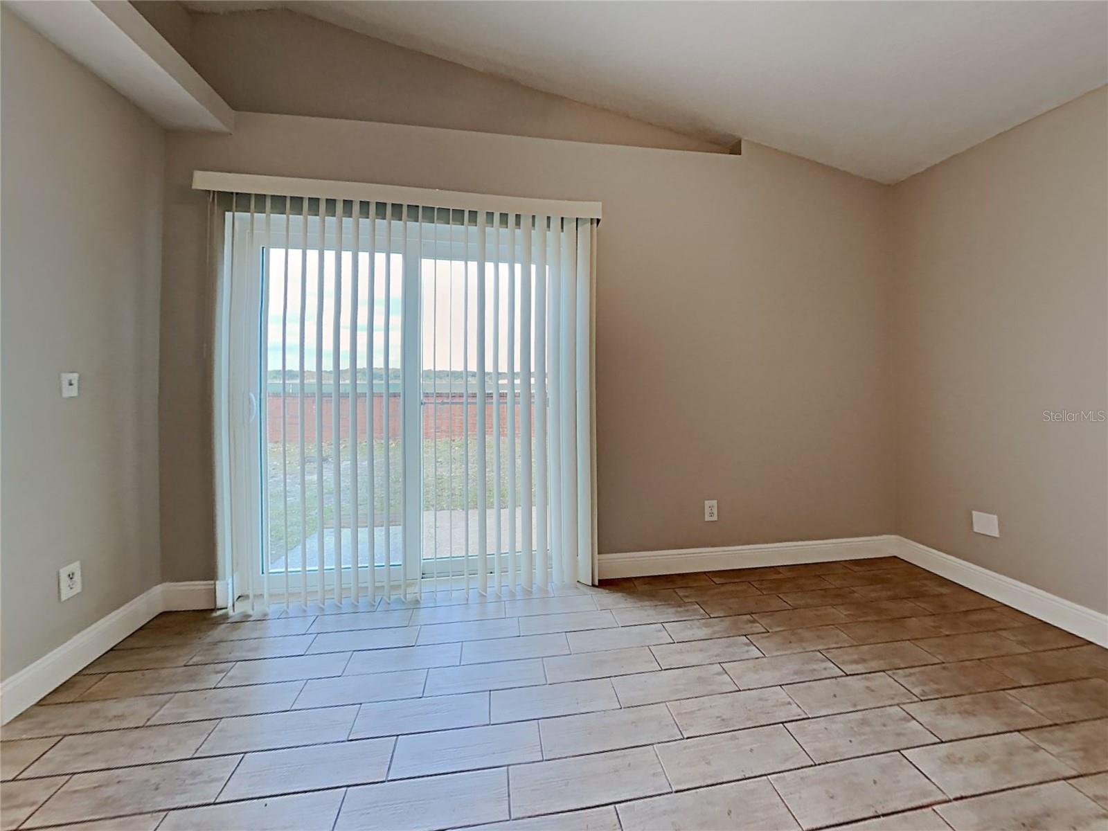1604 CHATHAM CIR