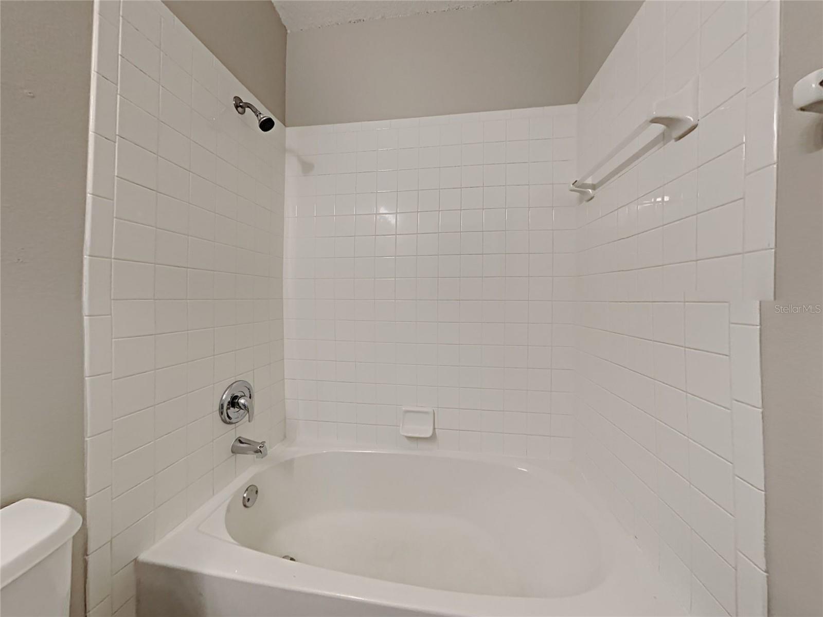 1604 CHATHAM CIR