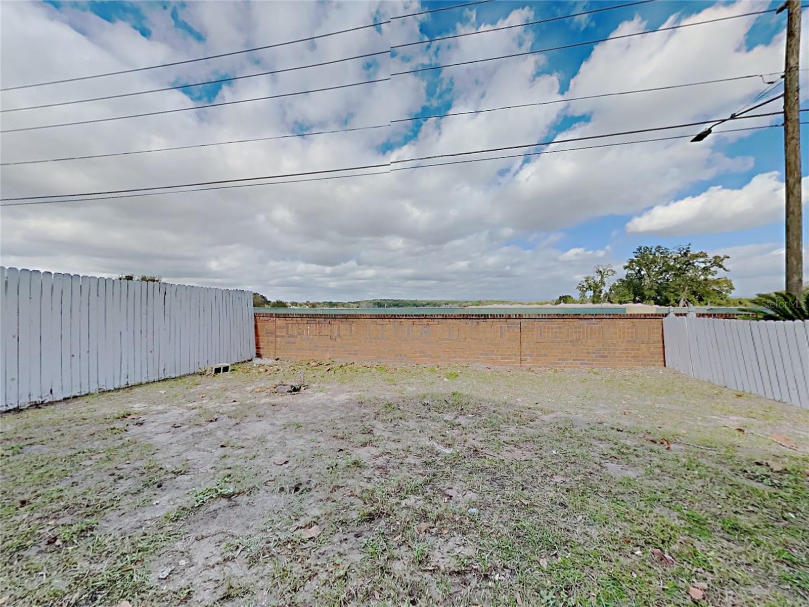 1604 CHATHAM CIR