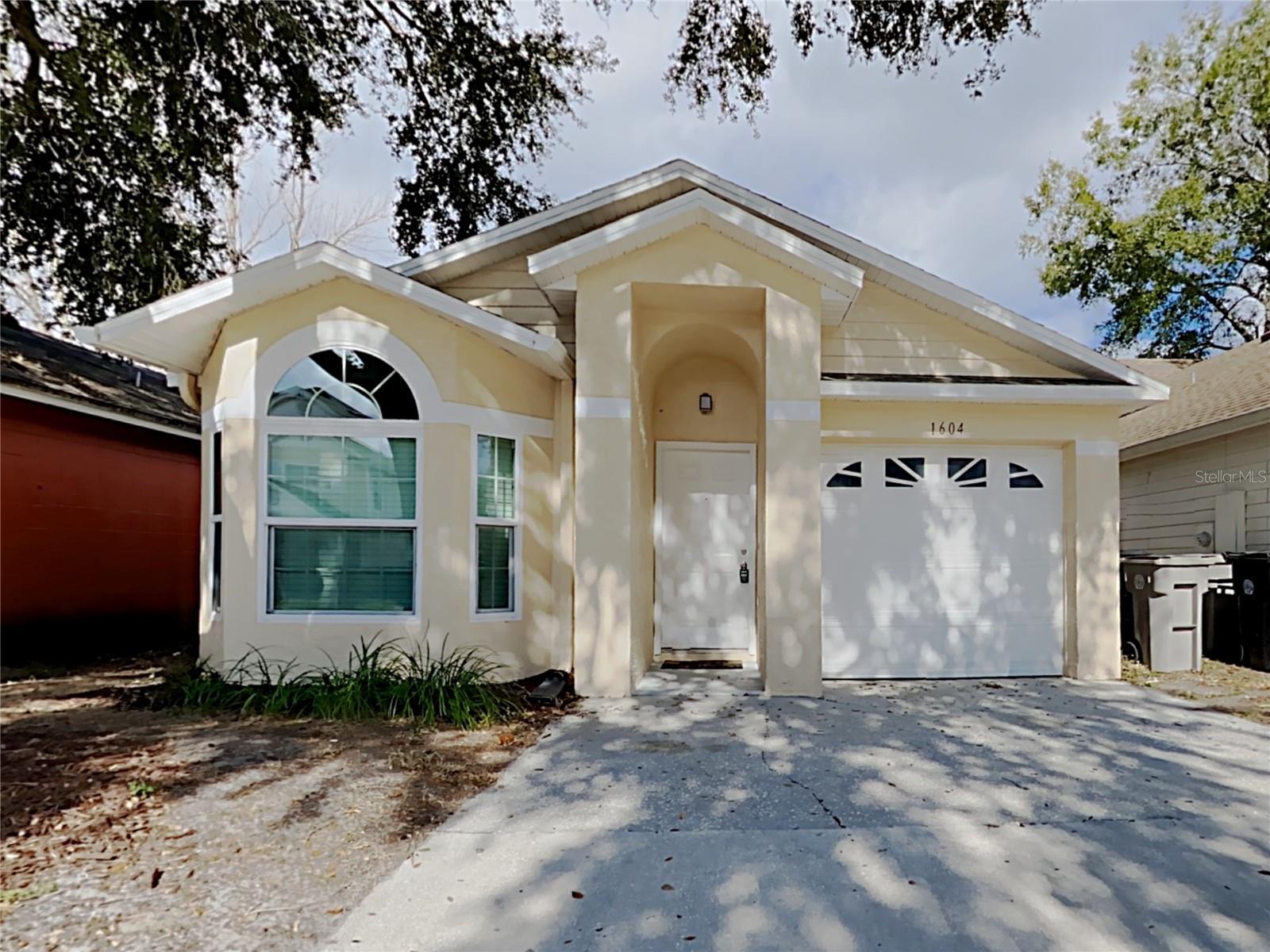 1604 CHATHAM CIR