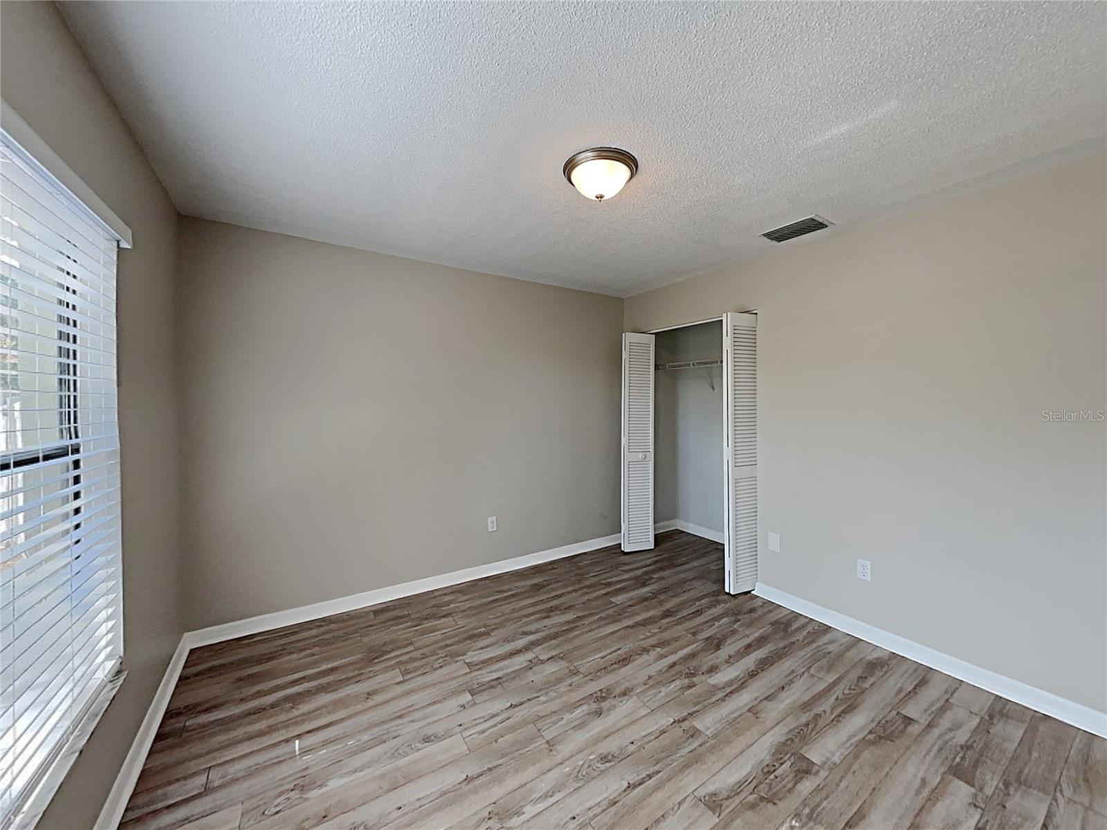 11701 LYNMOOR DR
