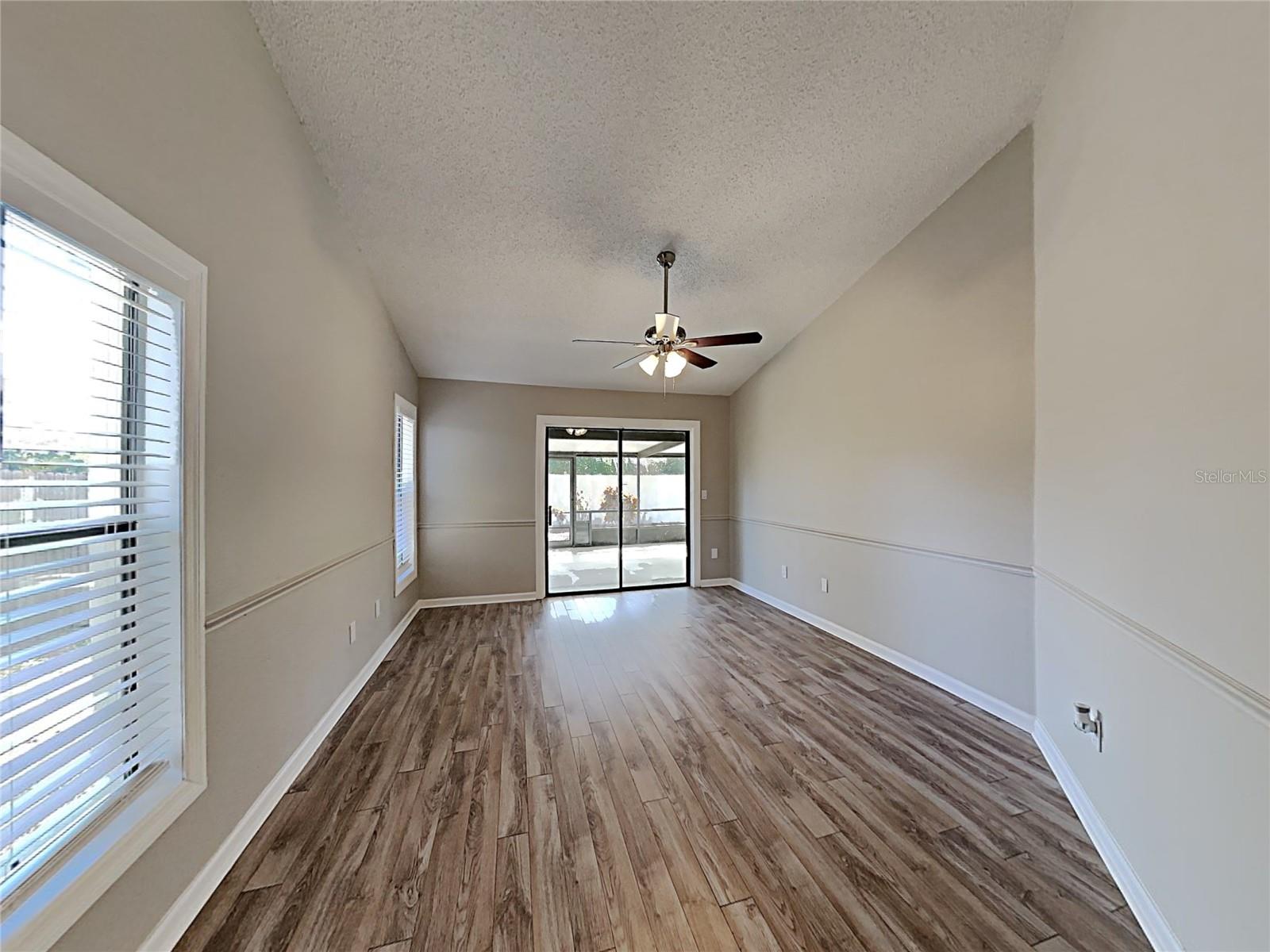 11701 LYNMOOR DR