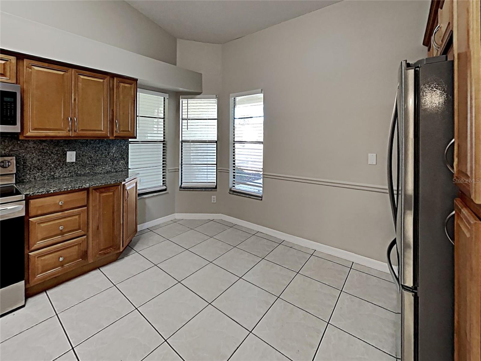 11701 LYNMOOR DR