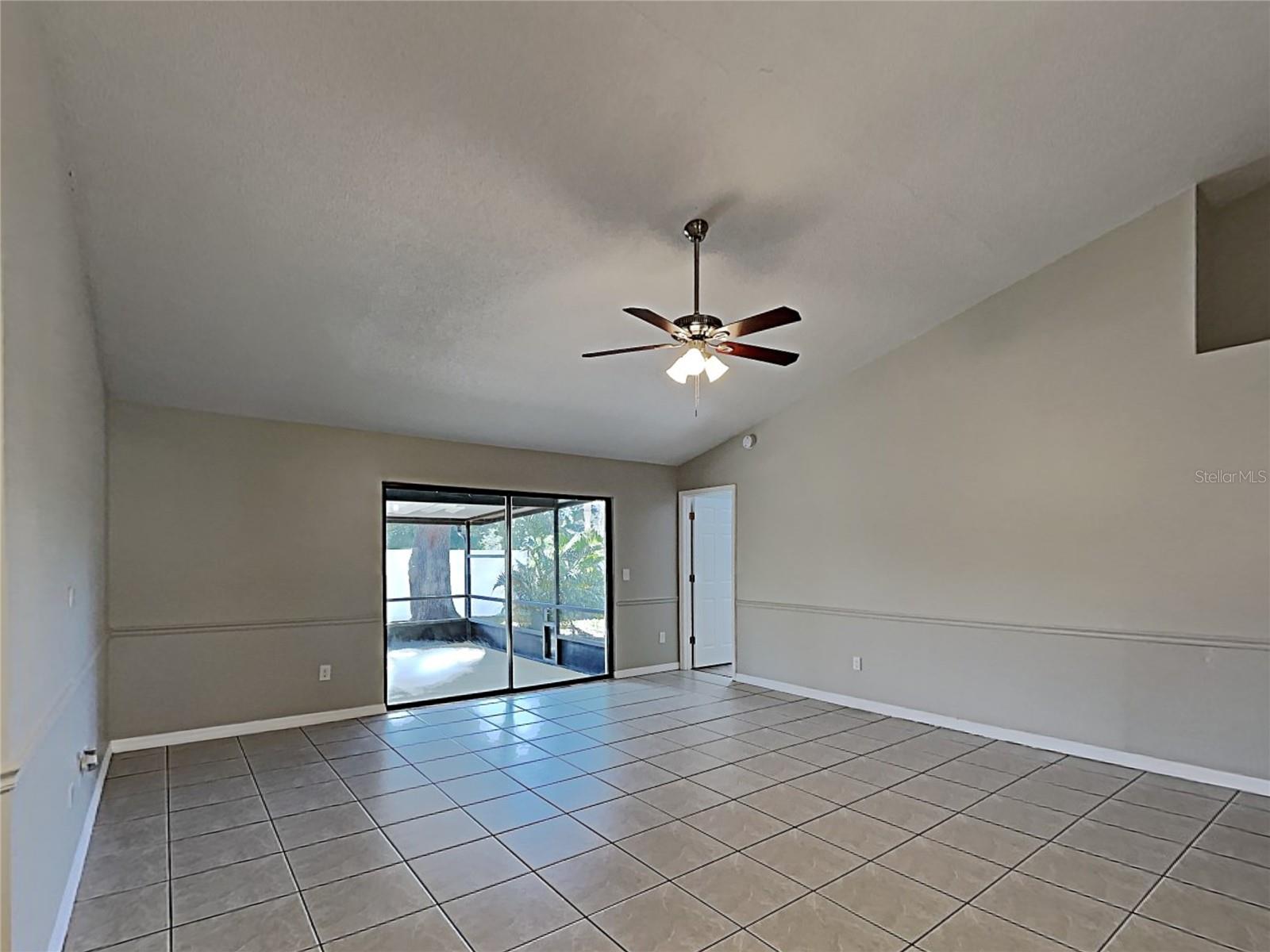 11701 LYNMOOR DR