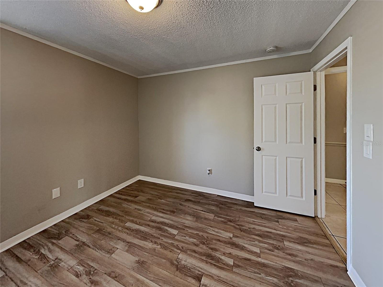 11701 LYNMOOR DR