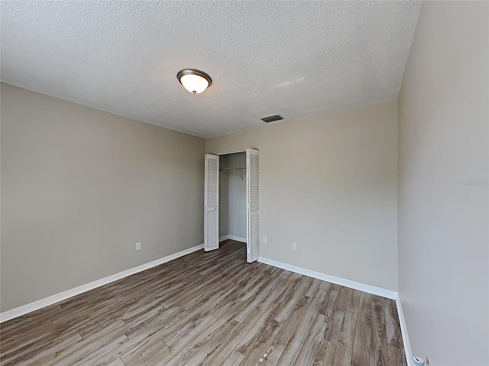 11701 LYNMOOR DR